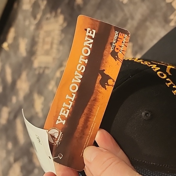 Yellowstone Dutton Ranch Trucker Hat (snap back) Black - Picture 3 of 4